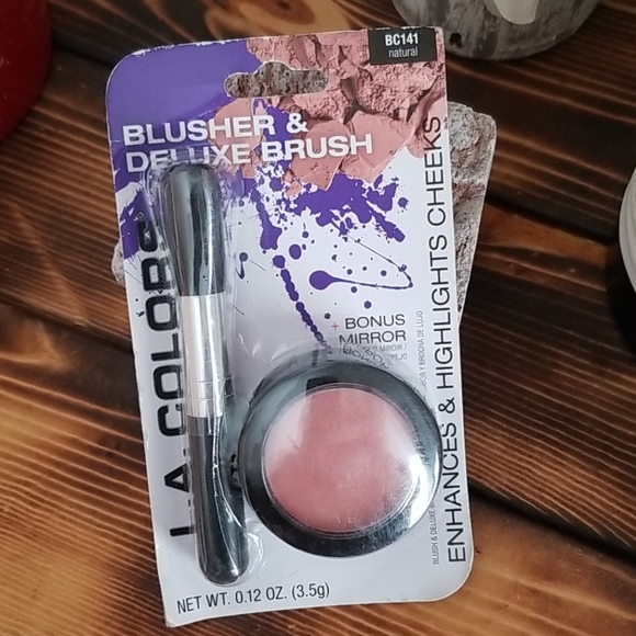 L.A. Colors Blusher & Deluxe Brush - Picture 4 of 8